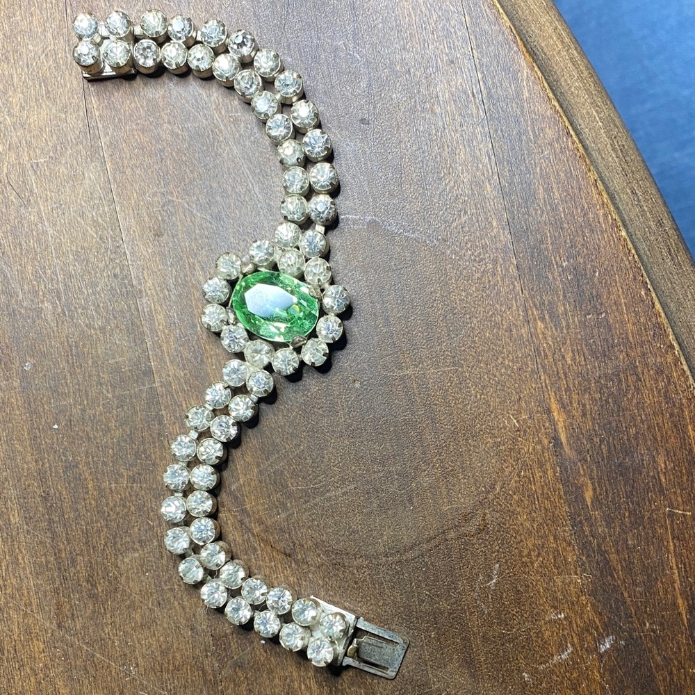 Elegant Green and Silver Women's Bracelet